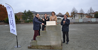 Pose première pierre les Chais Retailleau à Mortagne sur Sèvre
